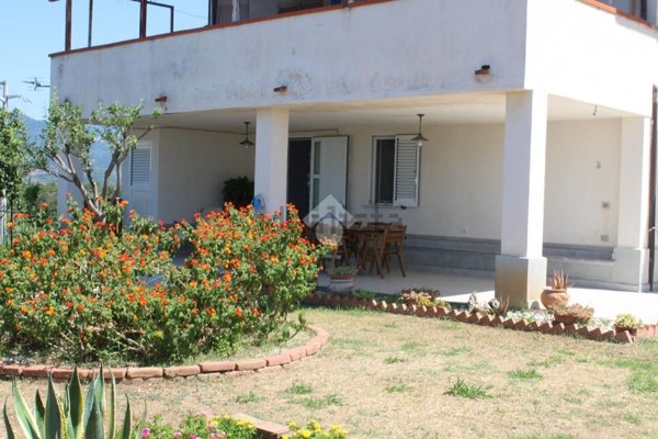 casa indipendente in vendita a Centola in zona Palinuro