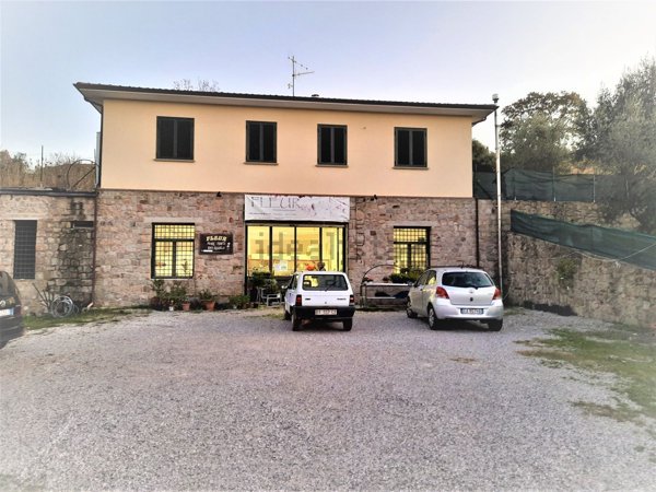locale commerciale in vendita a Ceraso