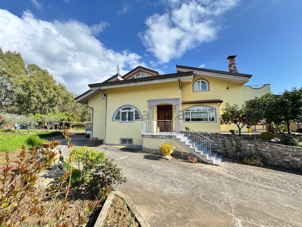 casa indipendente in vendita a Ceraso in zona Massascusa