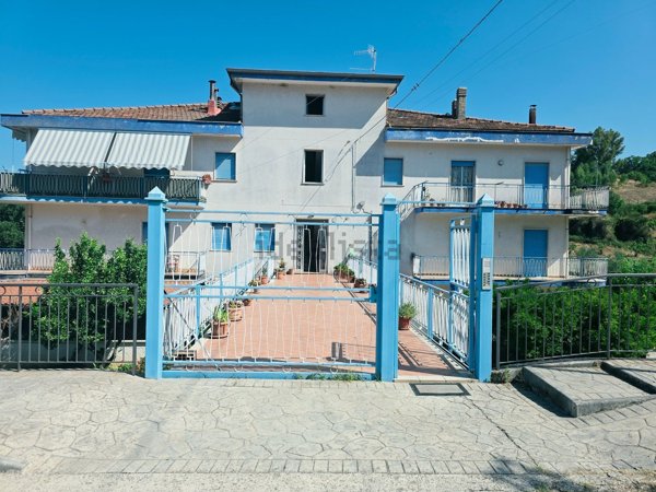 appartamento in vendita a Ceraso in zona Santa Barbara
