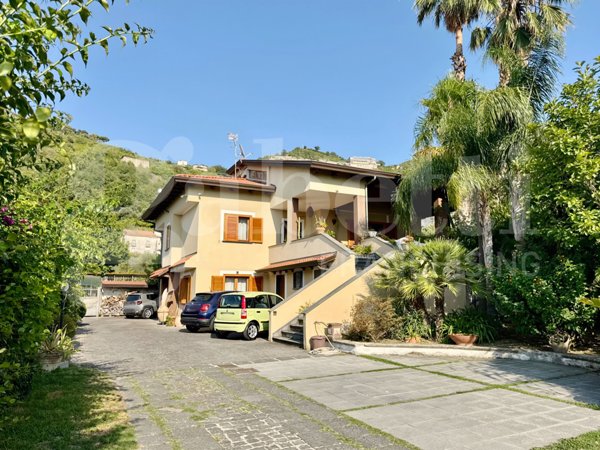 casa indipendente in vendita a Corbara
