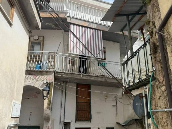 casa indipendente in vendita a Corbara