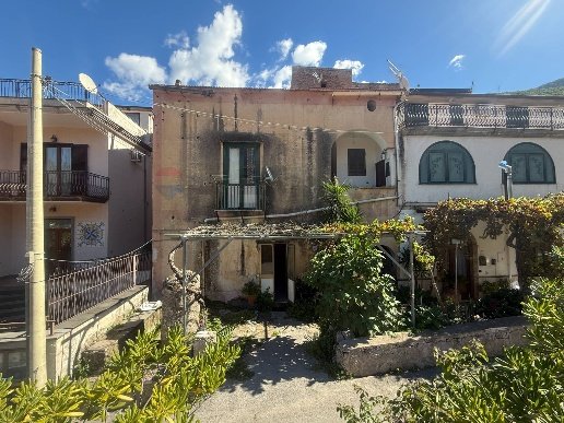 casa indipendente in vendita a Corbara