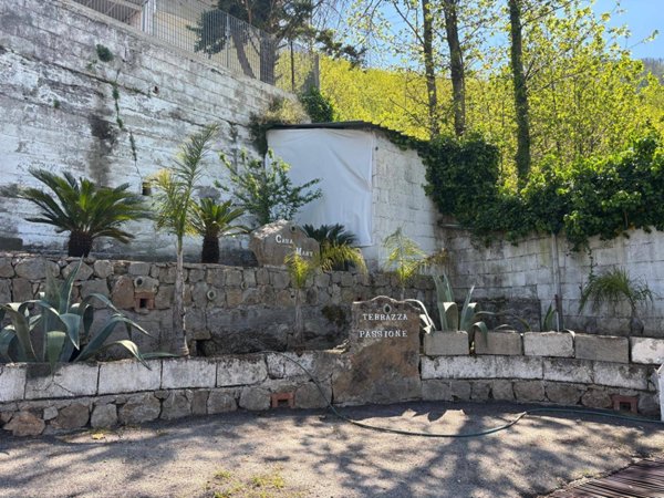 casa indipendente in vendita a Corbara