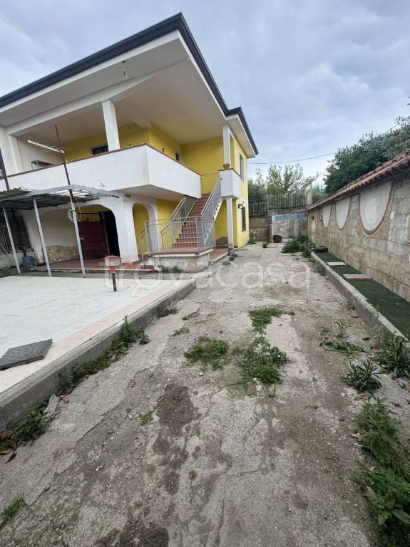 appartamento in vendita ad Eboli in zona Campolongo
