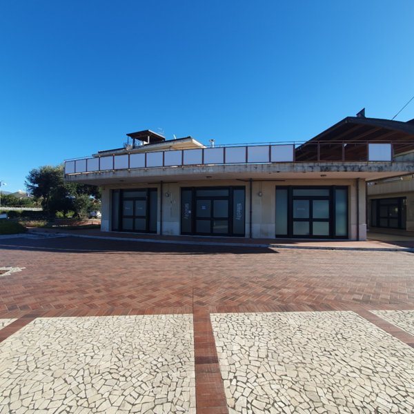 locale commerciale in vendita ad Eboli in zona Corno d'Oro