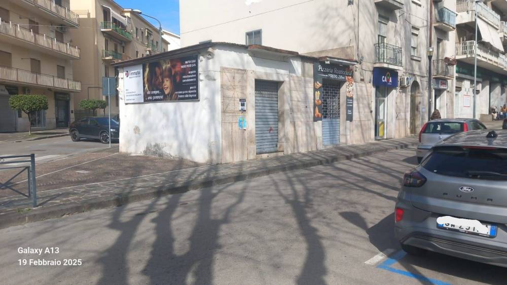 locale commerciale in vendita ad Eboli