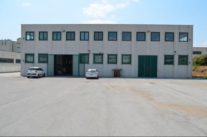 locale commerciale in vendita ad Eboli