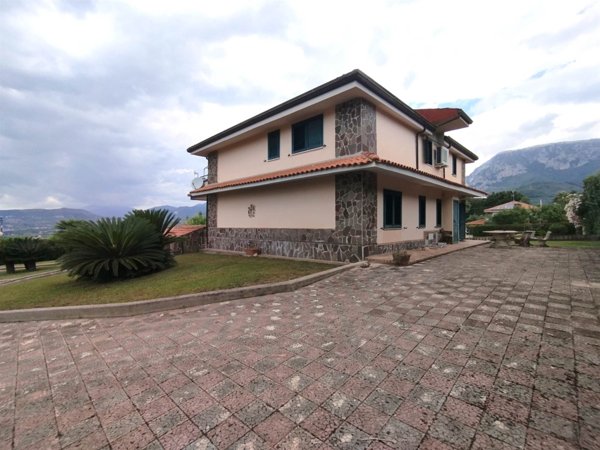 casa indipendente in vendita ad Eboli