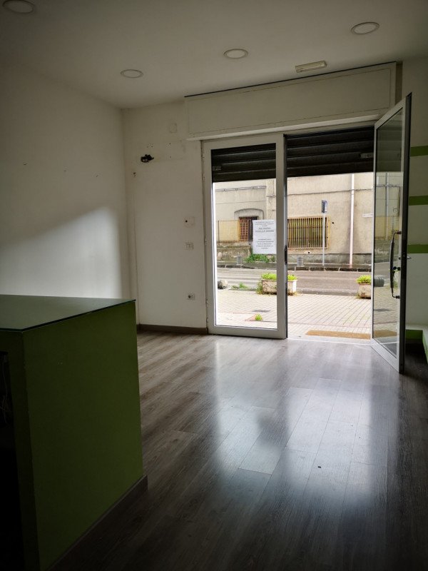 locale commerciale in vendita ad Eboli
