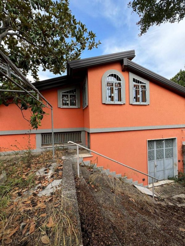 casa indipendente in vendita ad Eboli in zona Campolongo