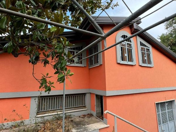 casa indipendente in vendita ad Eboli in zona Campolongo