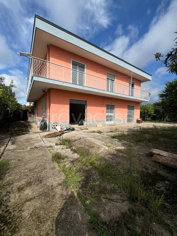 casa indipendente in vendita ad Eboli in zona Prato