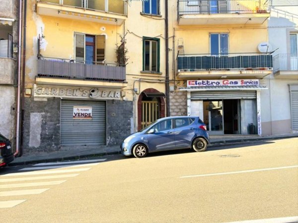 negozio in vendita ad Eboli