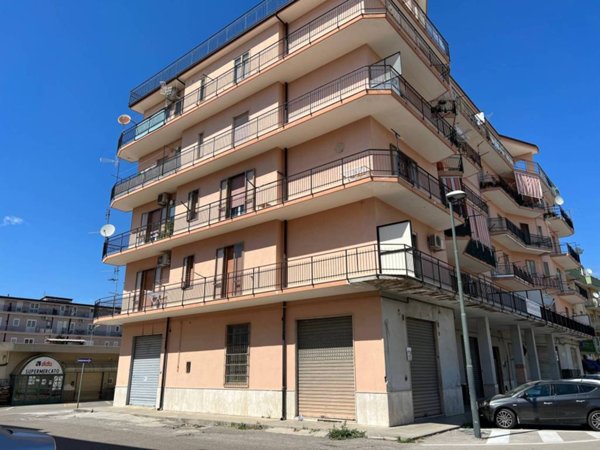 negozio in vendita ad Eboli in zona Santa Cecilia