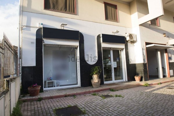 locale commerciale in vendita ad Eboli