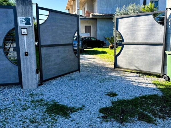 casa indipendente in vendita ad Eboli in zona Prato