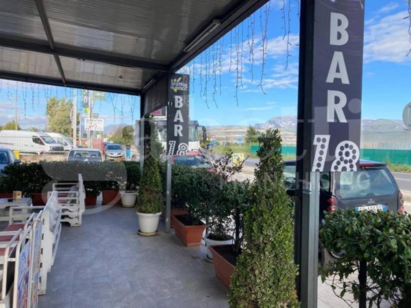 negozio in vendita ad Eboli in zona Corno d'Oro