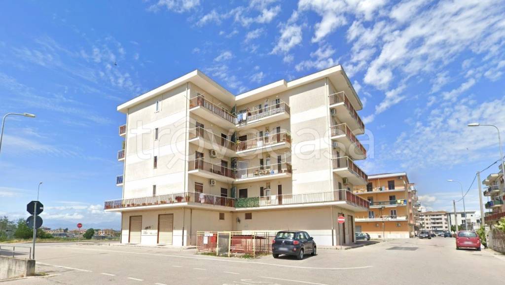 appartamento in vendita ad Eboli in zona Santa Cecilia