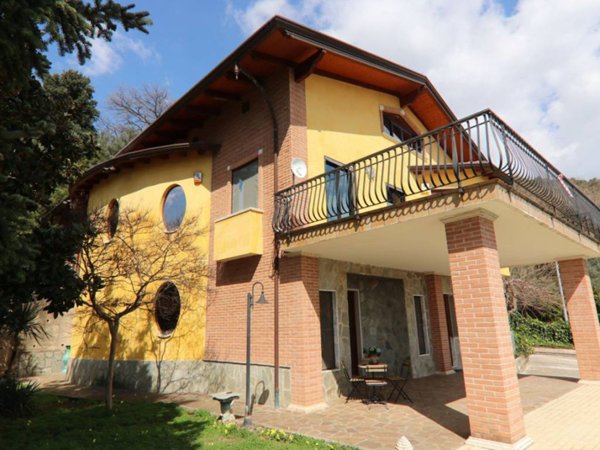 casa indipendente in vendita ad Eboli