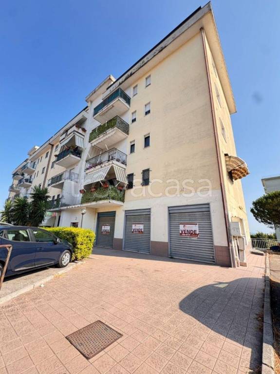 negozio in vendita ad Eboli