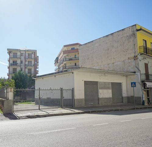 negozio in vendita ad Eboli