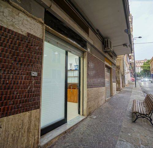 negozio in vendita ad Eboli