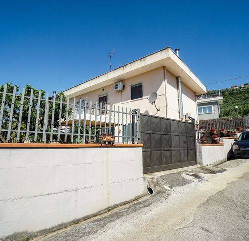 casa indipendente in vendita ad Eboli