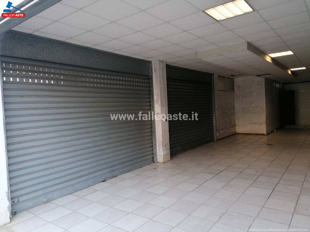 locale di sgombero in vendita ad Eboli in zona Santa Cecilia