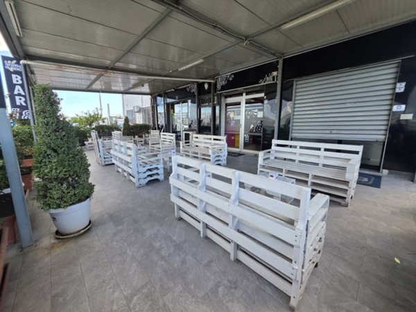 negozio in vendita ad Eboli in zona Corno d'Oro