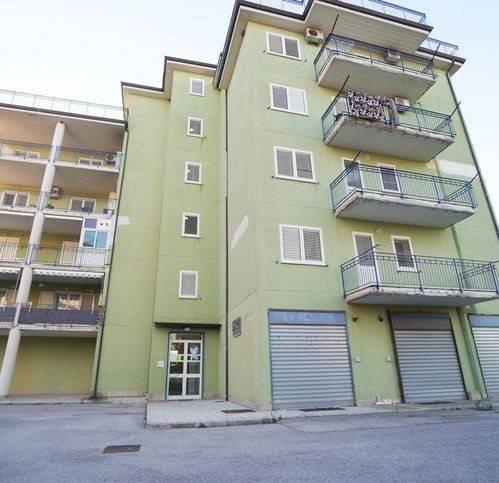 appartamento in vendita ad Eboli in zona Santa Cecilia