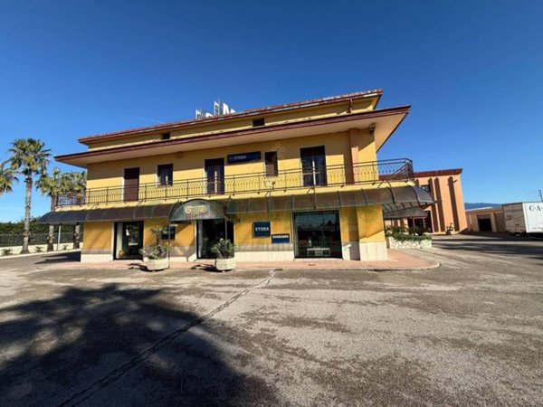 locale commerciale in vendita ad Eboli