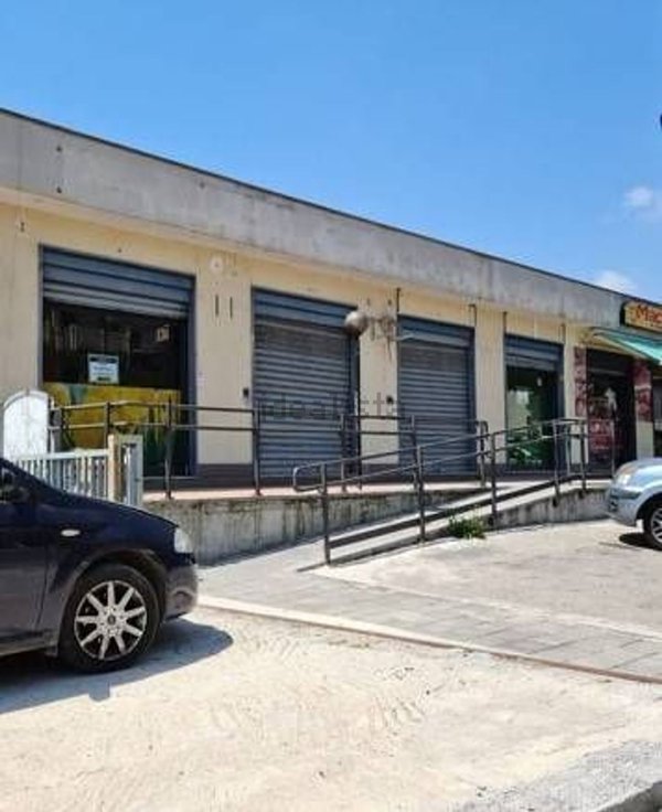 locale commerciale in vendita ad Eboli