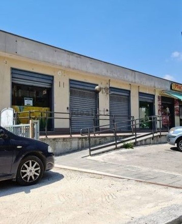 locale commerciale in vendita ad Eboli