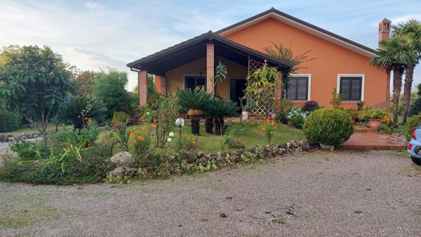 casa indipendente in vendita ad Eboli