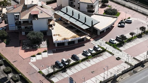 negozio in vendita ad Eboli in zona Corno d'Oro