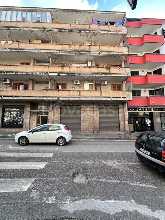 negozio in vendita ad Eboli