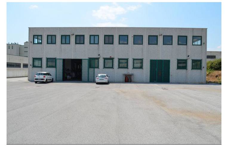 locale commerciale in vendita ad Eboli