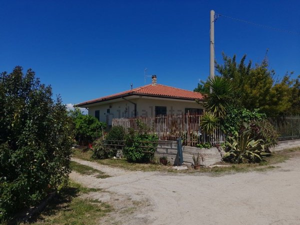 casa indipendente in vendita ad Eboli