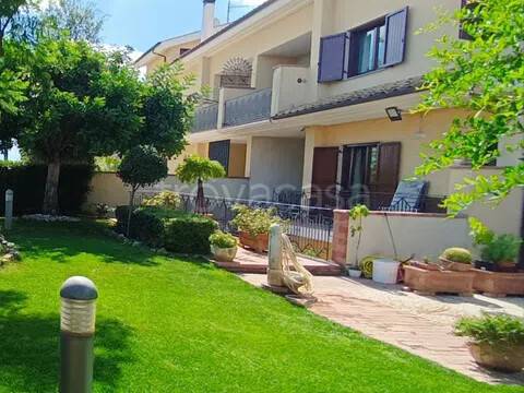 casa indipendente in vendita ad Eboli in zona Corno d'Oro