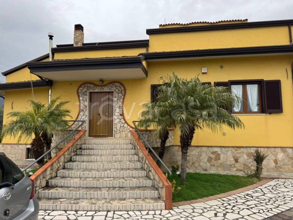 casa indipendente in vendita ad Eboli in zona Casarsa