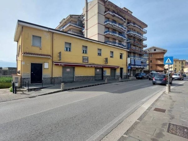 negozio in vendita ad Eboli