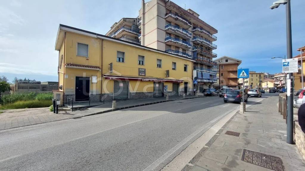 negozio in vendita ad Eboli