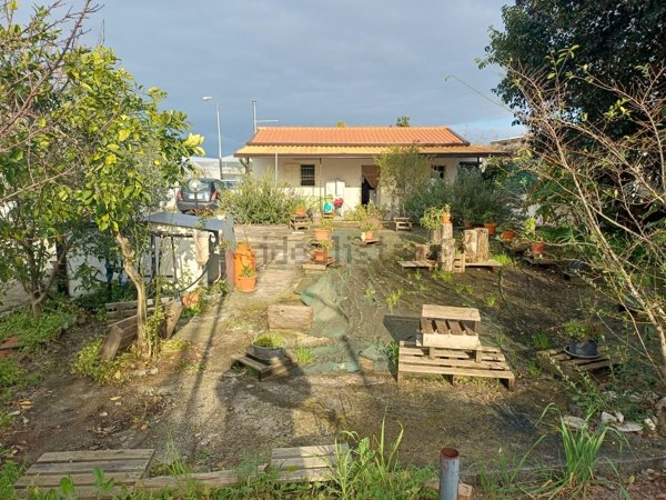 appartamento in vendita ad Eboli in zona Campolongo