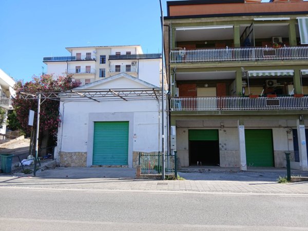 locale commerciale in vendita ad Eboli