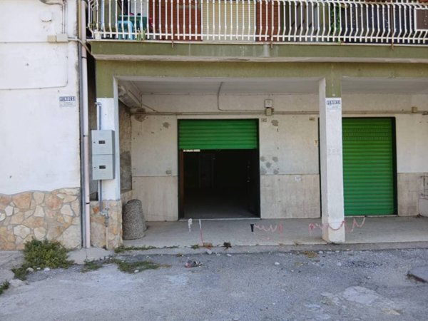locale commerciale in vendita ad Eboli
