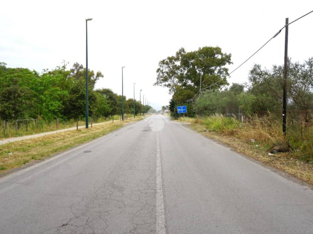 casa indipendente in vendita ad Eboli in zona Campolongo