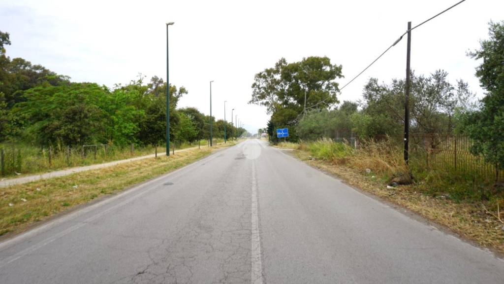casa indipendente in vendita ad Eboli in zona Campolongo