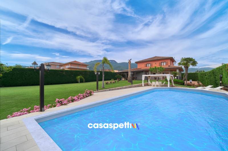 casa indipendente in vendita ad Eboli in zona Sant'Andrea
