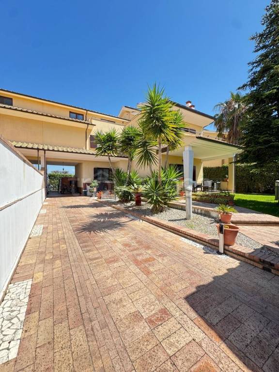casa indipendente in vendita ad Eboli in zona Corno d'Oro